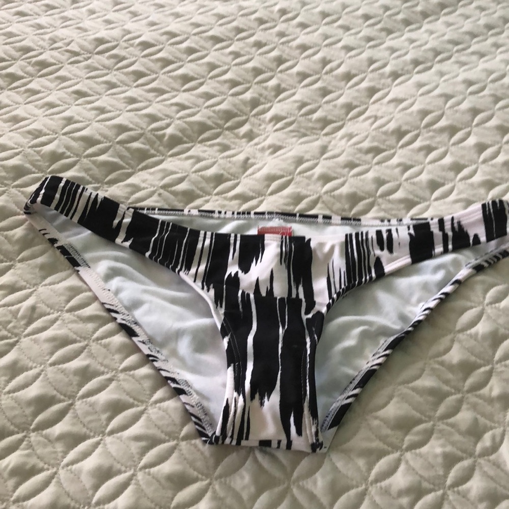 Volcom Bikini Bottom, size large/12, black & pink